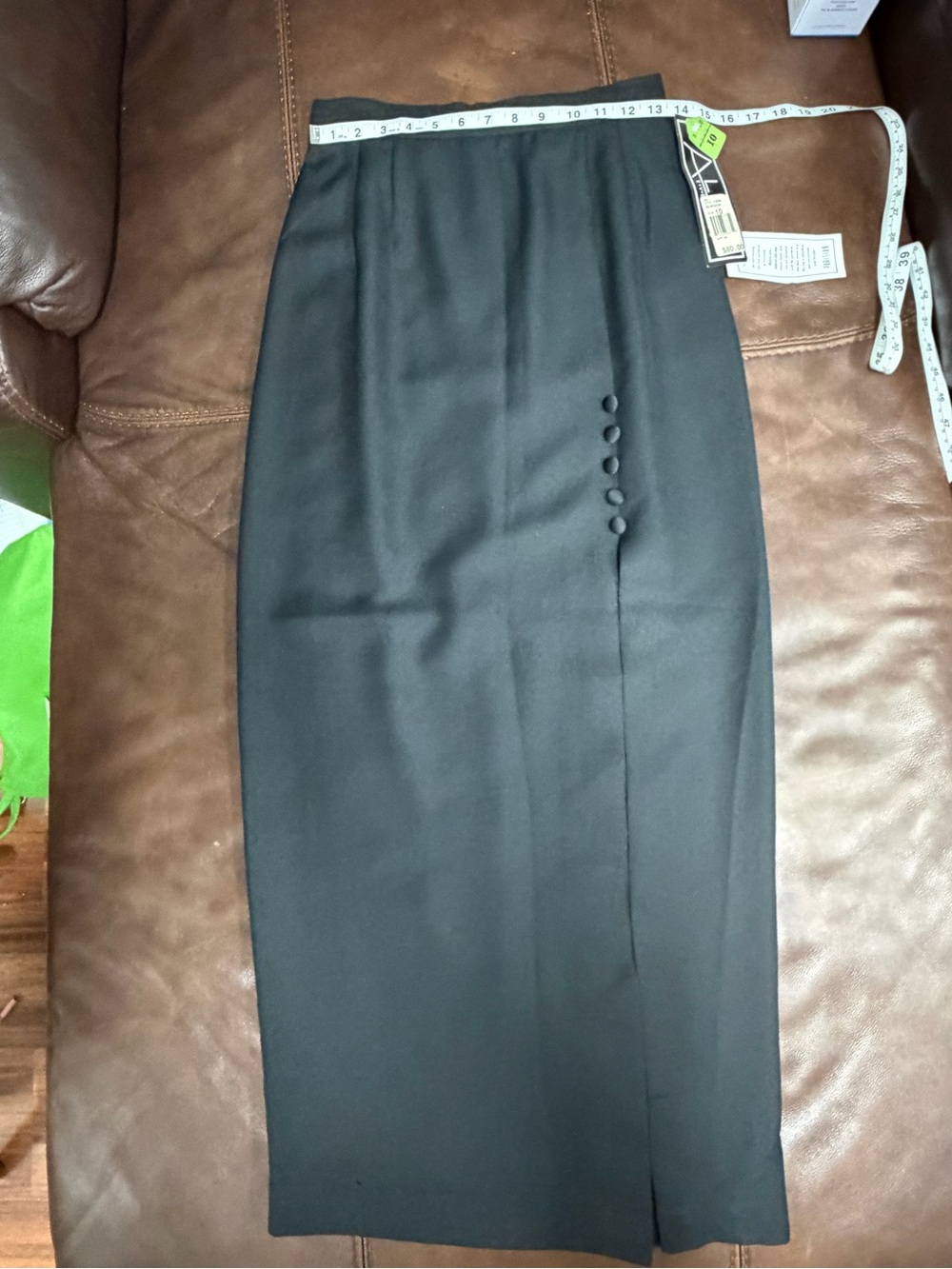 NWT Alex evenings sz 10 Classic Black Pencil Skirt with Side Button Detail.  056